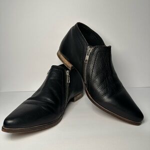 Free People Women’s Black Leather Ankle Boots Side Zippers Size 7.5